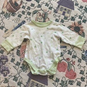 3/$15 SALE The Children’s Place Green Dog Paw Print 3-6 Months Bodysuit